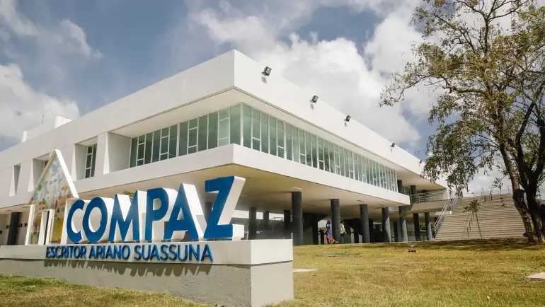 Compaz1.jpg
