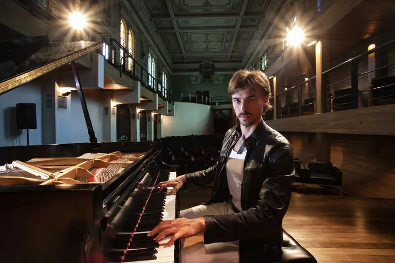 Ensaio Queen Daniel Castellano.jpg