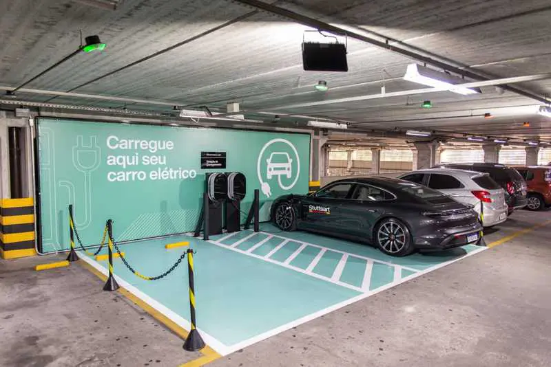 Recarga de Veiculos Plaza Shopping.jpg