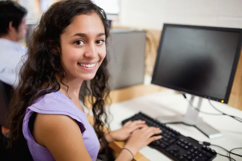 jovem computador.jpg