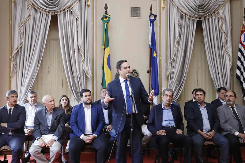 Paulo Camara durante solenidade de anuncio de retomada da Dragagem do Porto de Suape.jpg