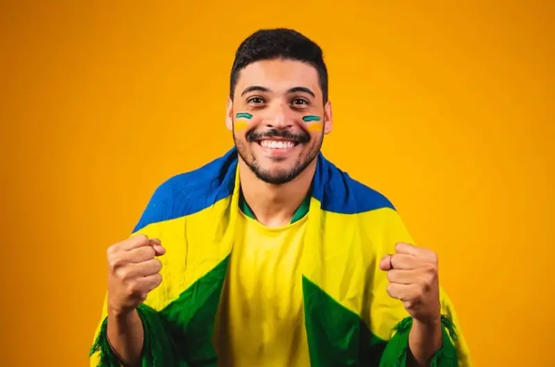 <strong>Inflação da Copa do Mundo pode inibir festa do torcedor</strong> 3 camisa brasil torcedor.jpg