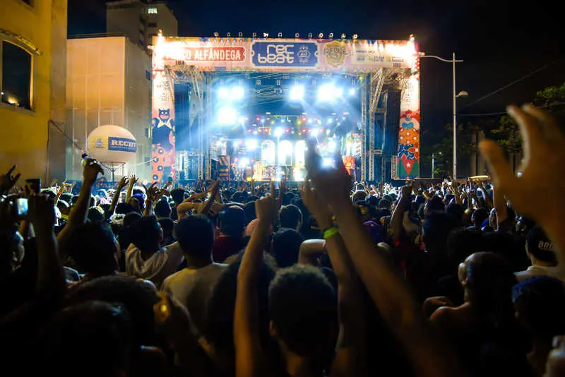 <strong>Festival Rec-Beat recebe encontro inédito entre músicos do Reino Unido e Pernambuco</strong> 1 Festival Rec Beat Cais da Alfandega Recife Foto por Jose Britto.jpg