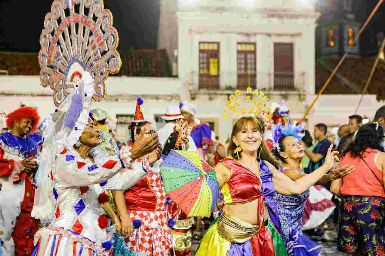 Marcado pela diversidade, Carnaval de Salvador atrai turistas do Brasil e  do mundo