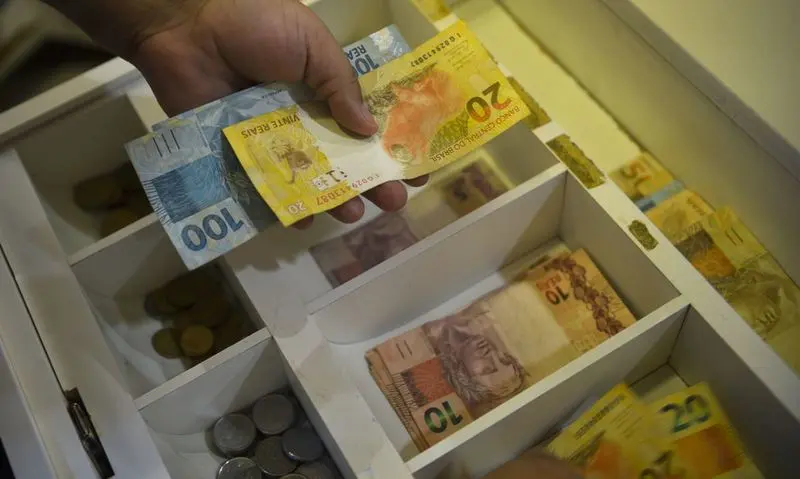 dinheiro reais.jpg