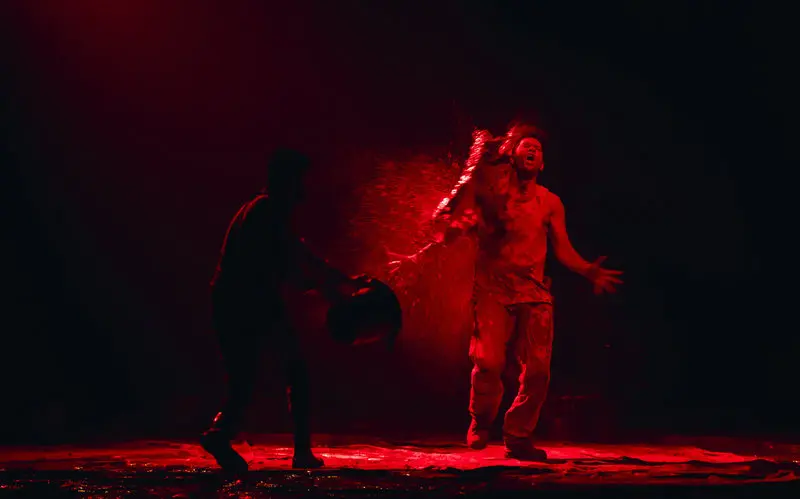 Armando Babaioff e Gustavo Rodrigues balde bucket foto Victor Pollak .jpg