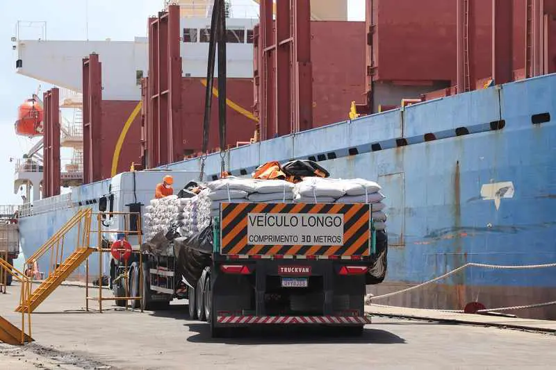 Suape navio acucar.jpg