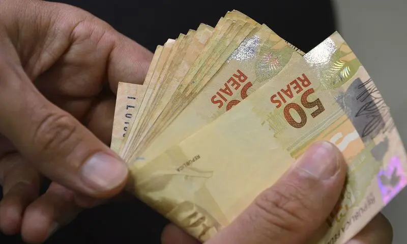 dinheiro reais brasil .jpg