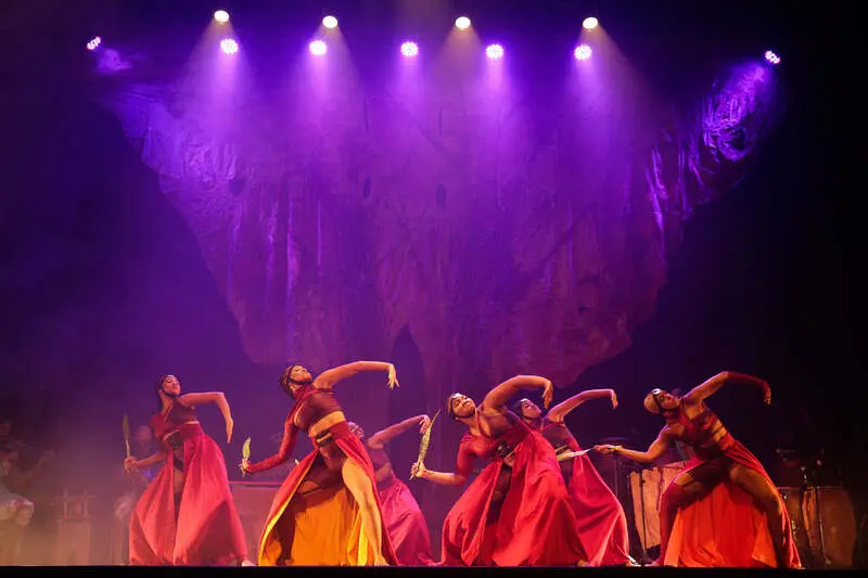 DANCA CAIXA.jpg