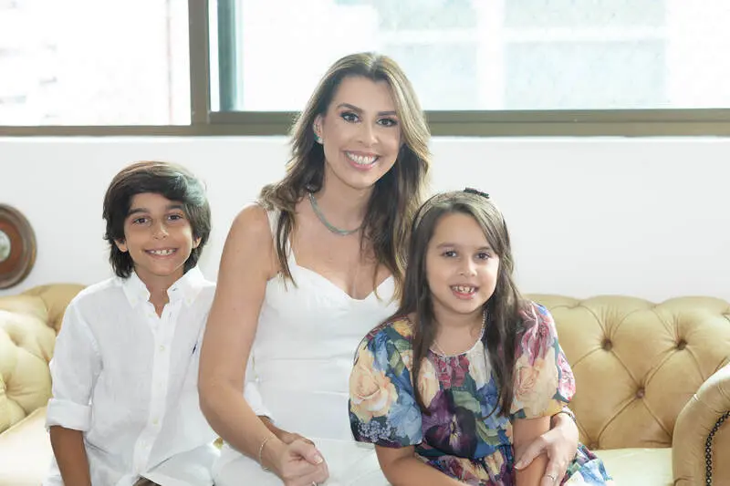 Fabiana Nunes com os filhos Isabella e Francisco .jpg