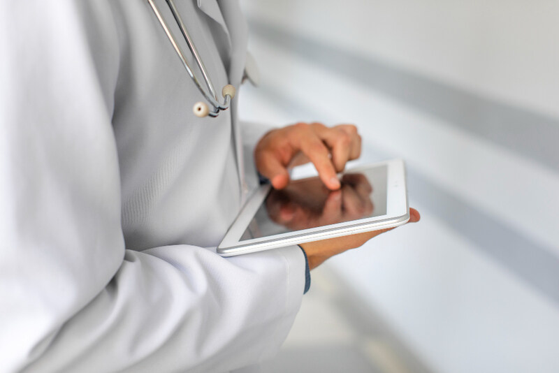 Assinatura em tablet Credito Freepik