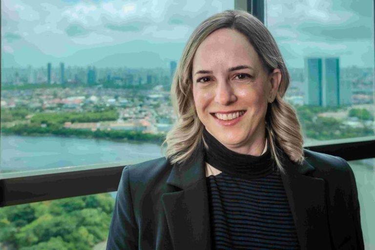 Renata Escobar especialista em Direito Tributario