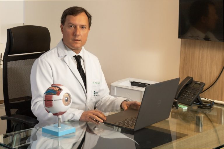 Paulo Saunders e oftalmologista especialista em doencas da retina cirurgia de catarata e a laser e e socio diretor do Hospital de Olhos Oftalmax. credito Gleyson Ramos 1