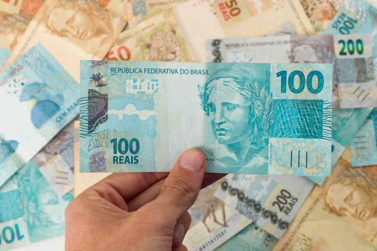 dinheiro reais freepik