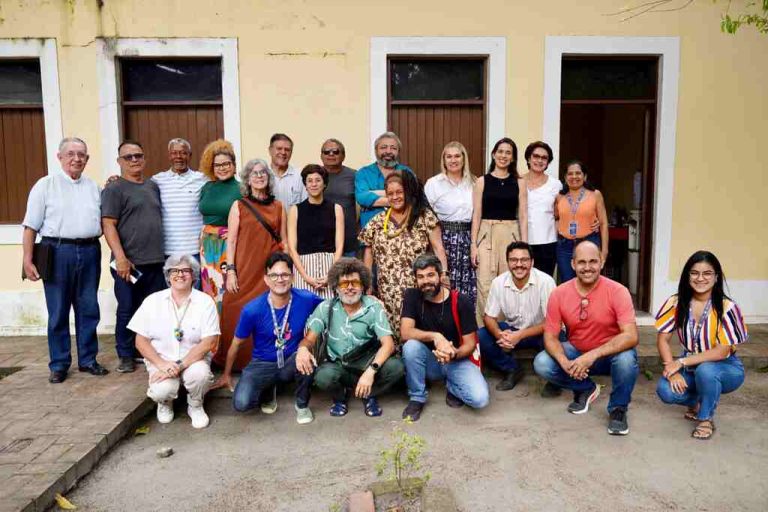 Equipe Fundarpe conselheiros e Jose Carlos Lopes da Silva lideranca do Quilombo Castainho. Credito da foto Daniela Pedrosa