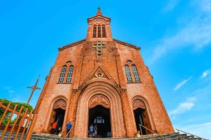 Igreja Catolica de Tijolos Vermelhos Easy Resize.com