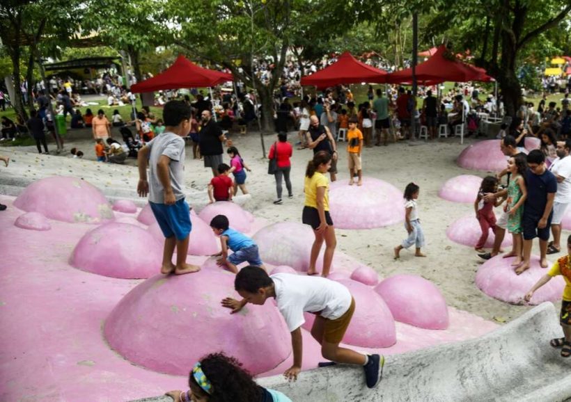 Criancasno parque Credito Leo Caldas
