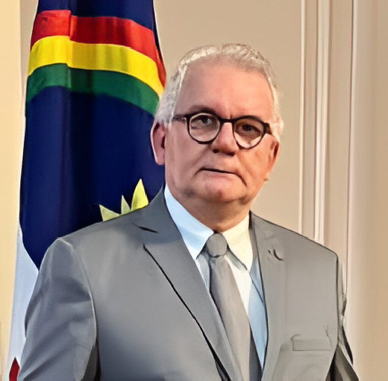 Flavio Chaves Easy Resize.com