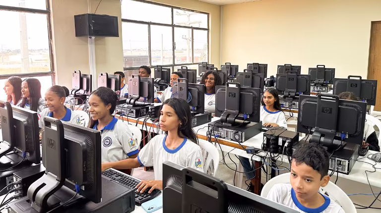 escola publica internet.jpg